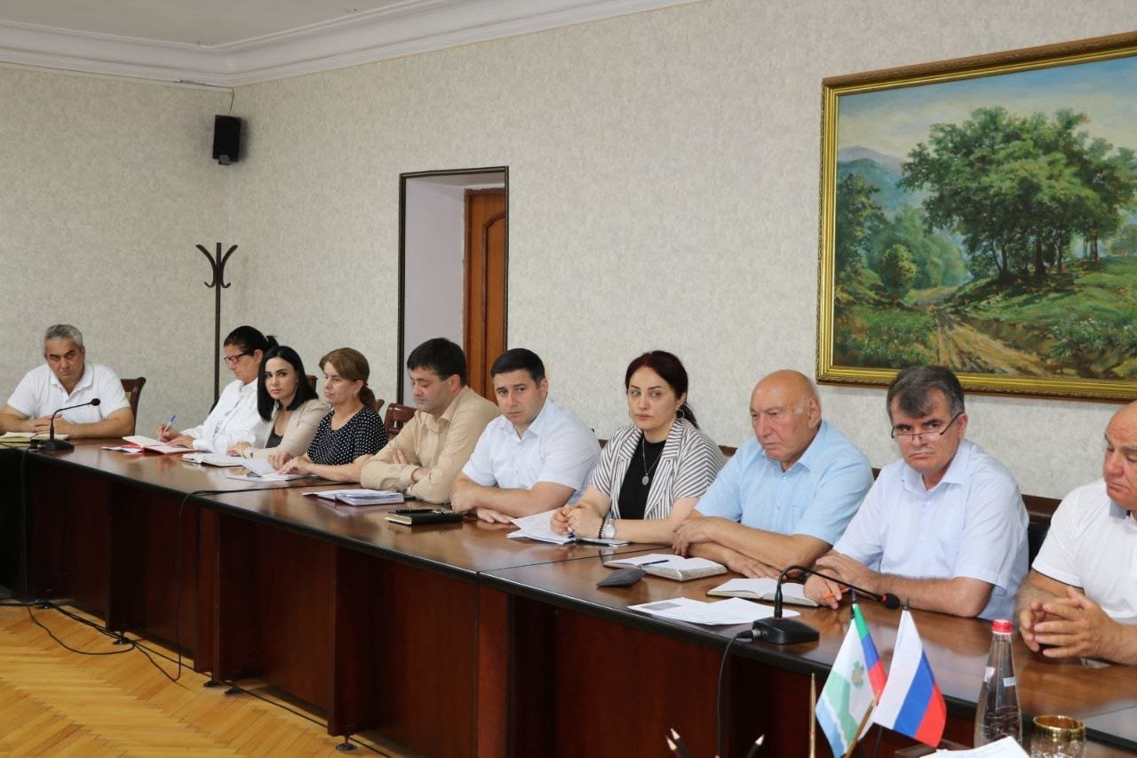 Мавсум Рагимов провел оперативное совещание | 15.08.2023 | Новости Дербента  - БезФормата