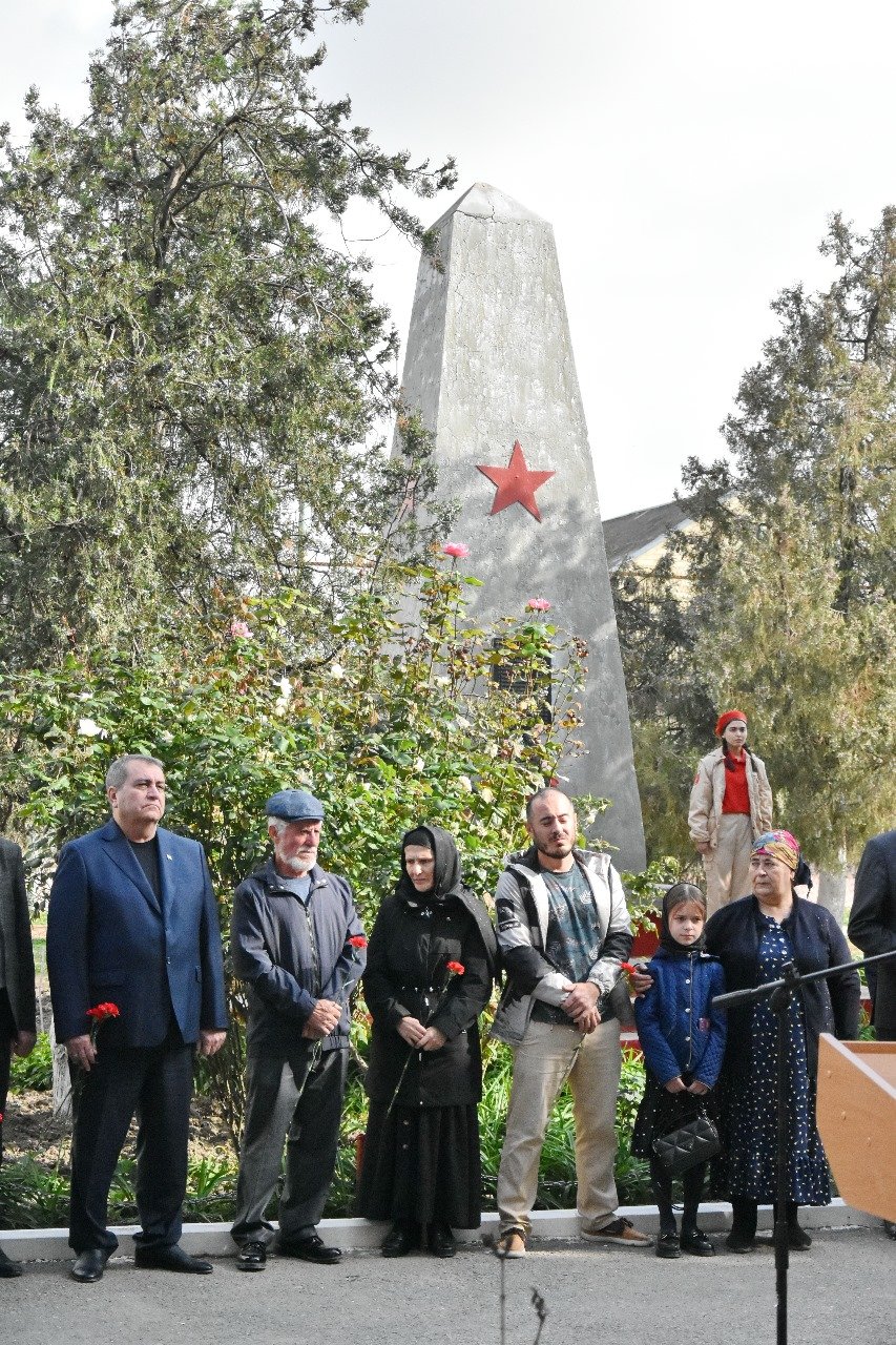 В поселке Мамедкала открыли мемориальные доски в память о погибших  участниках СВО | 27.10.2023 | Новости Дербента - БезФормата