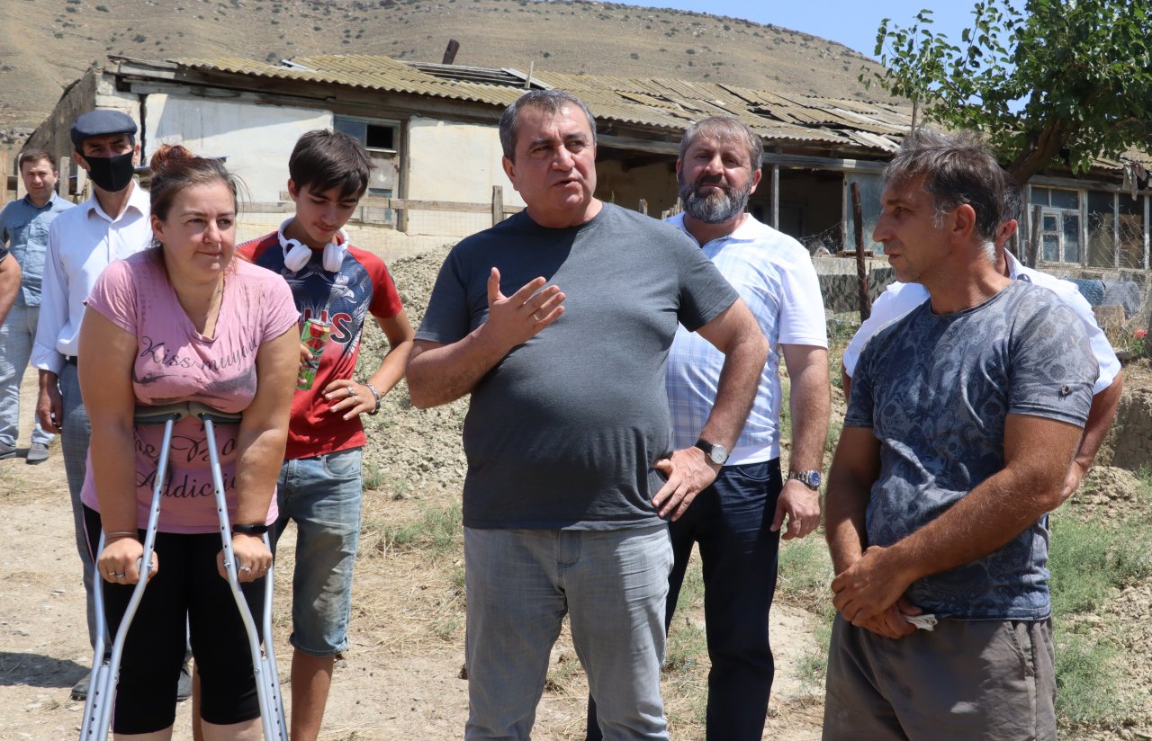 Погода село рукель. Рукель село глава. Рзаев Рукель. Дербент Нижний Рукель школа. Зоопарк в Рукеле.